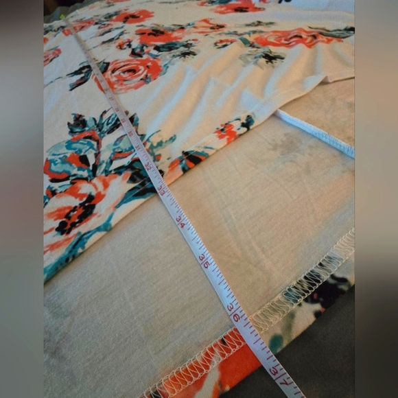 Boutique | Lg | Floral Mid-Length Flowy Dress Three Quarter Sleeves W/ Pockets - Picture 8 of 10